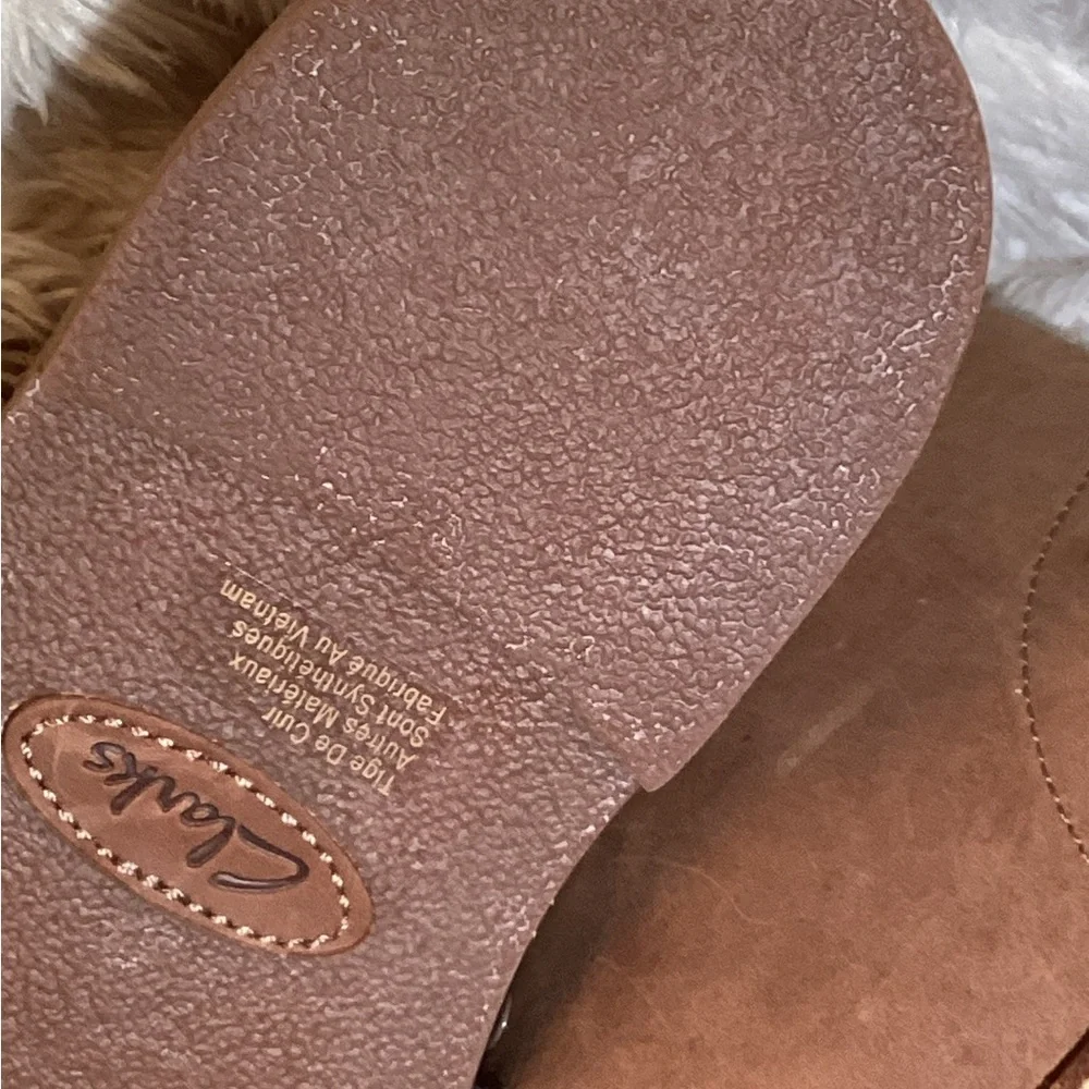 Clarks Bushacre  brown leather desert boots size 8.5